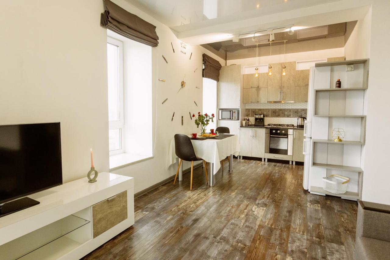 New Time: Modern Central Apartment with Separate Bedroom Ternopil Exterior photo