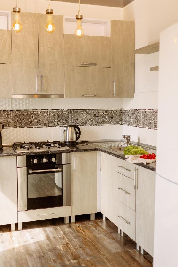 New Time: Modern Central Apartment with Separate Bedroom Ternopil Exterior photo