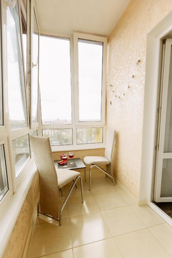 New Time: Modern Central Apartment with Separate Bedroom Ternopil Exterior photo