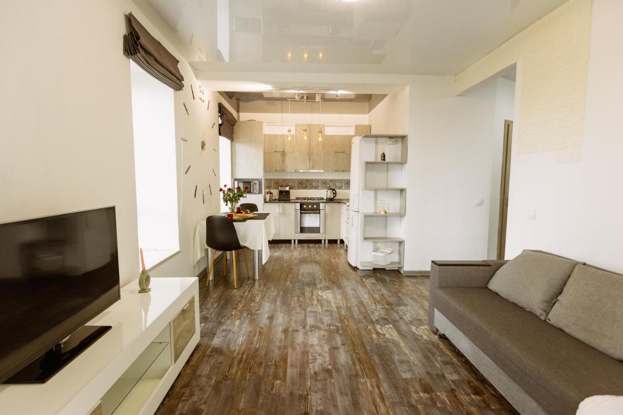 New Time: Modern Central Apartment with Separate Bedroom Ternopil Exterior photo
