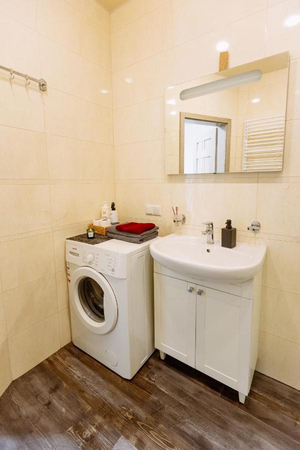 New Time: Modern Central Apartment with Separate Bedroom Ternopil Exterior photo