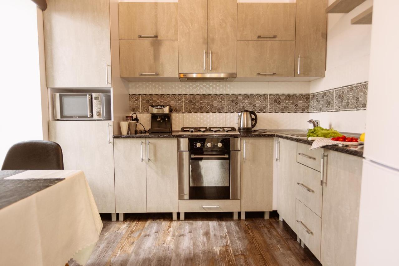 New Time: Modern Central Apartment with Separate Bedroom Ternopil Exterior photo