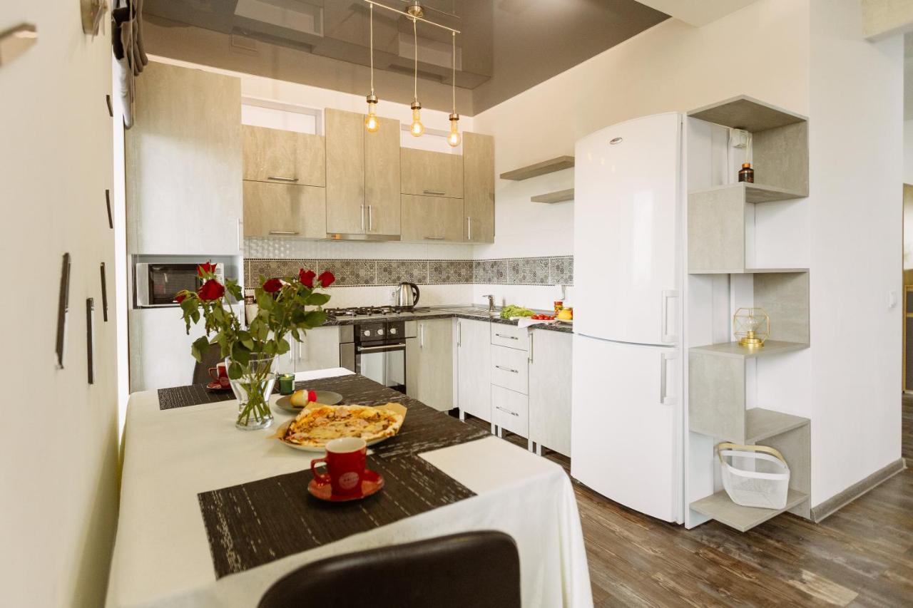 New Time: Modern Central Apartment with Separate Bedroom Ternopil Exterior photo